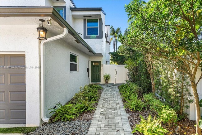 Building Photo - 1616 NE 5th St