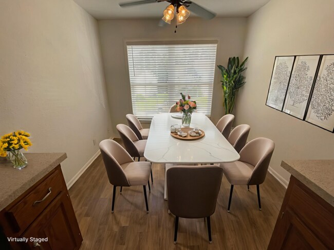 Building Photo - 3 bedroom Duplex with unique floor plan fo...