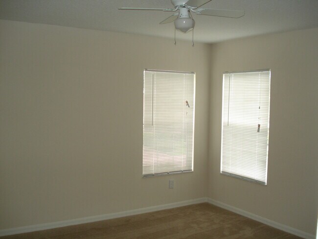 Building Photo - Eagle Creek at Lake Nona. 4/2.5 with Conservation View. Lawn Care Included with Rent!!