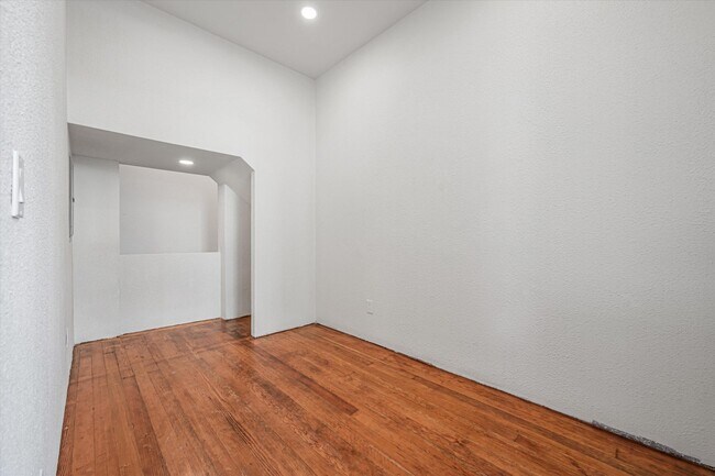Building Photo - Chenery Street Property