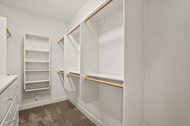 Building Photo - 7114 Bethencourt