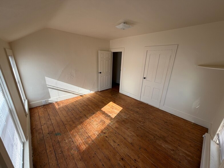 Building Photo - 127 Church Ave