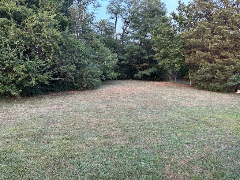 Building Photo - 405 E Bodenhamer St