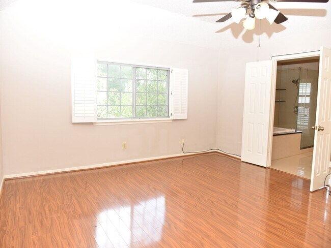 Building Photo - 9211 Rocky Valley Dr