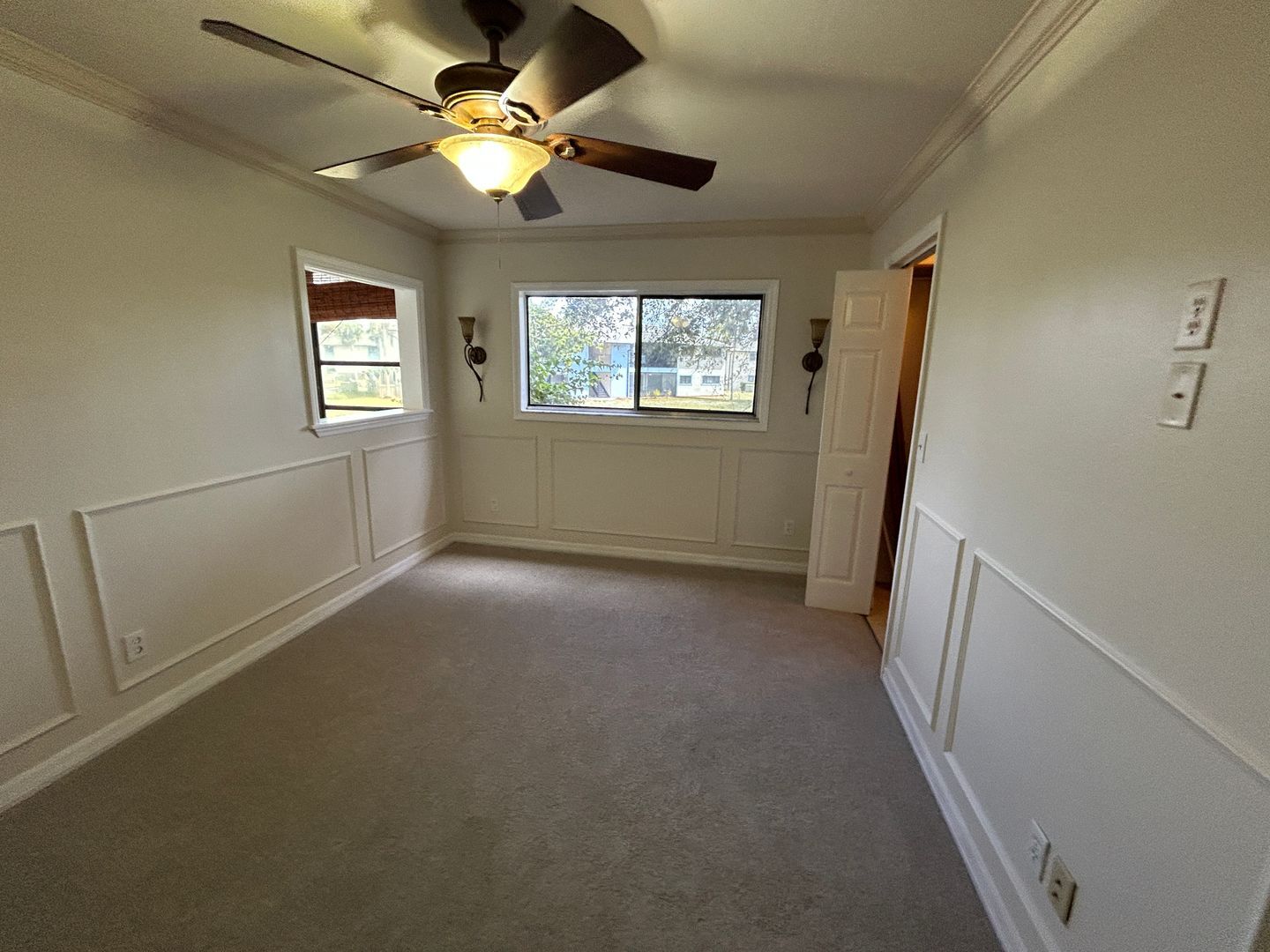 Building Photo - 2/2 Ground Floor Condo off Island Park Rd