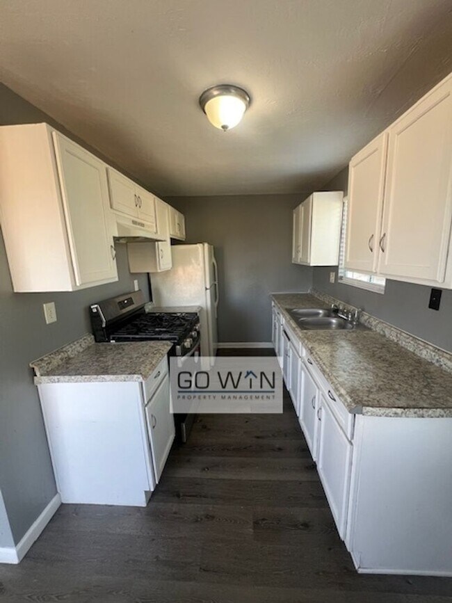 Building Photo - 1836 E Harvard St