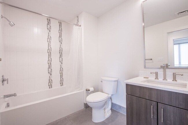 Building Photo - 900 Beacon St