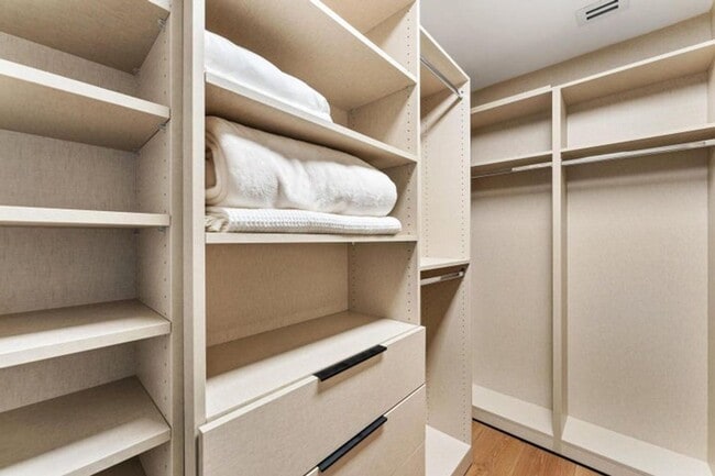 Building Photo - 5610 S Ocean Blvd