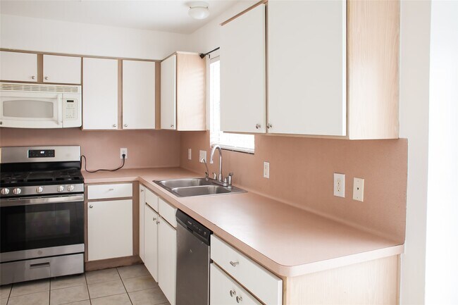 Building Photo - 8910 Sage Pl Dr