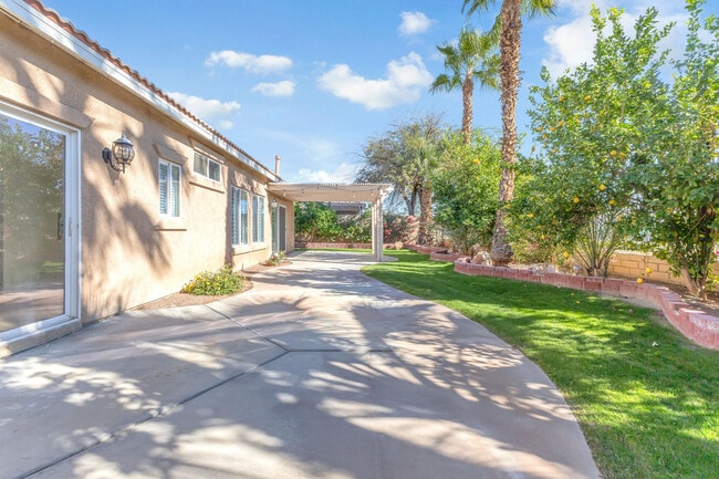 Building Photo - 83107 Greenbrier Dr