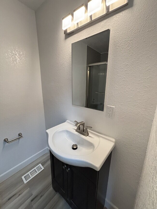 Building Photo - "Completely remodeled 4-Bed, 3-Bath Sanctu...
