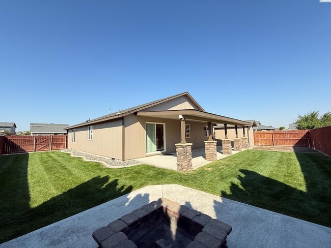 Building Photo - 3 bed, 2 bath home in West Pasco