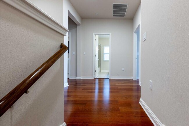 Building Photo - 13800 Lyndhurst St