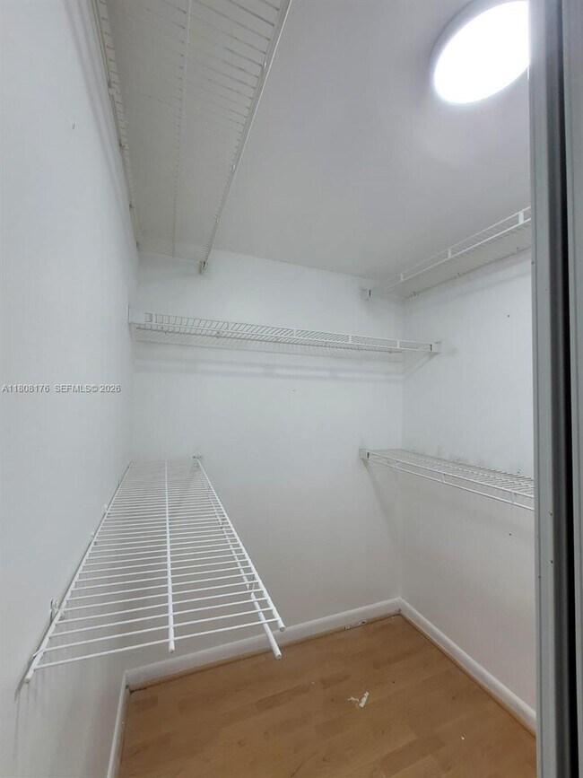 Building Photo - 2881 N Oakland Forest Dr