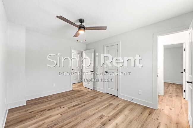 Building Photo - Newly Renovated 4/2.5 Home For Rent / First Month Free!