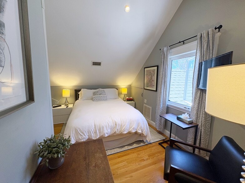 Building Photo - 247 Savin Hill Ave
