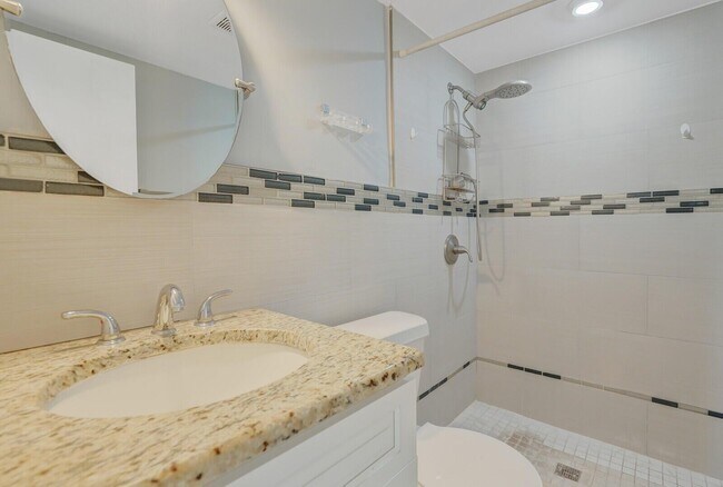 Building Photo - 9851 Sandalfoot Blvd