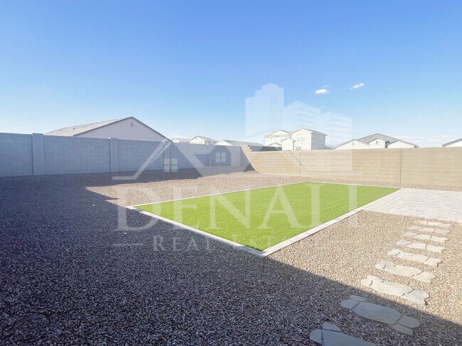 Building Photo - 2760 W Stradling Ave