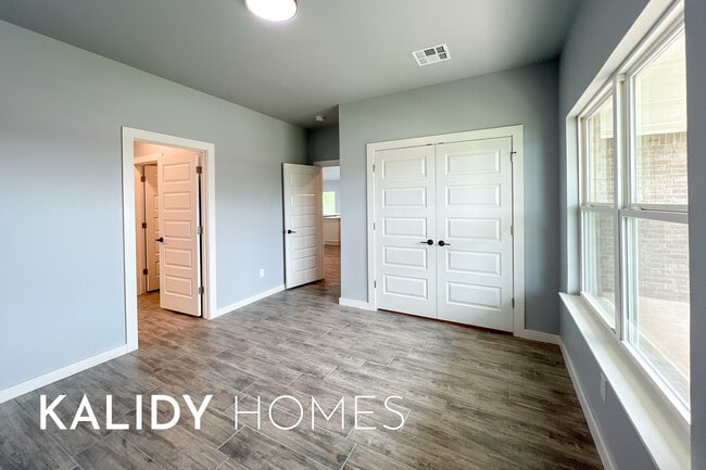 Building Photo - 520 Kearny Ln