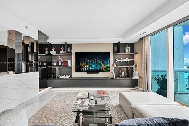 Building Photo - 1000 South Pointe Dr