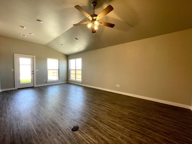 Building Photo - Pre-Leasing 4 bed 2 bath - Frenship ISD