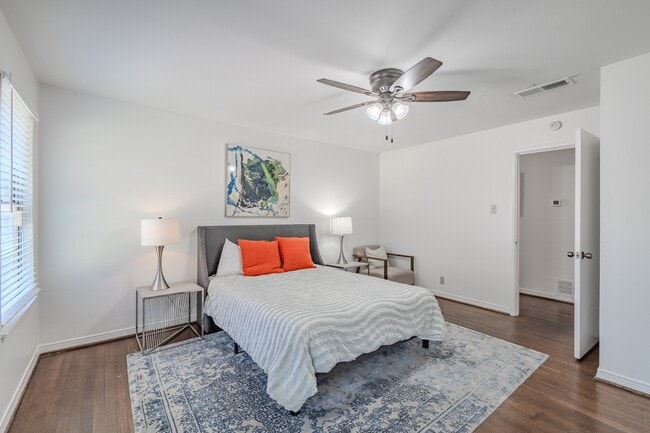 Building Photo - Cozy Forest Hills Retreat in East Dallas