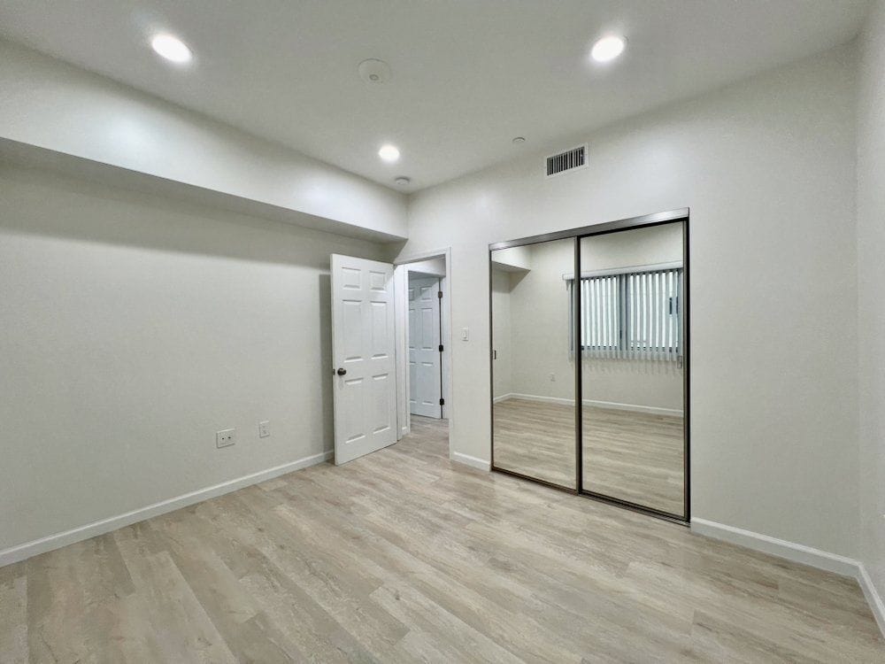 Building Photo - 1409 N Hobart Blvd