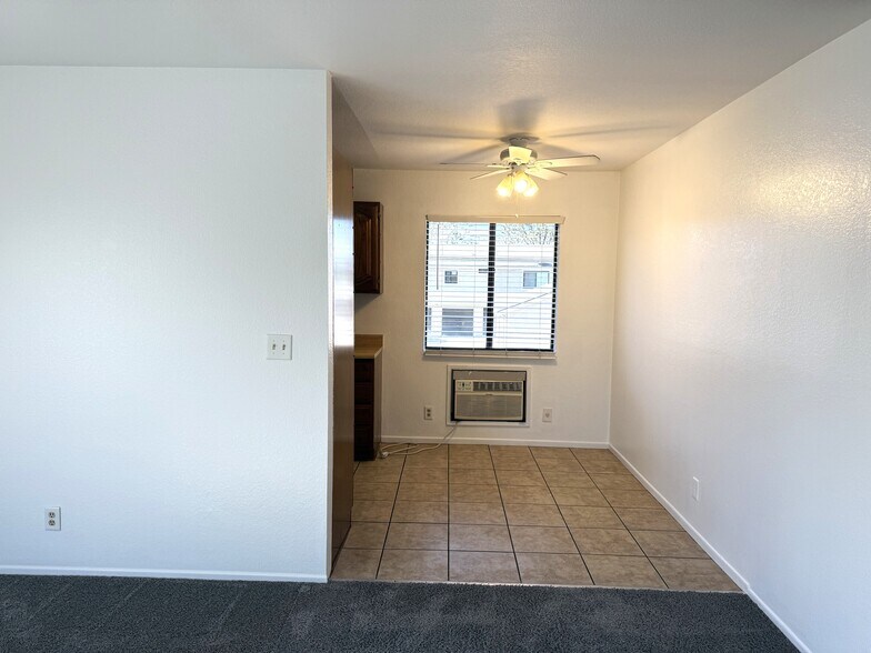 Building Photo - 10777 Walnut St