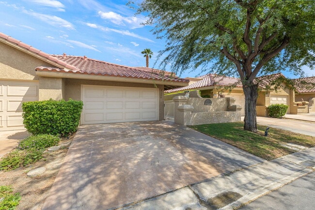 Building Photo - 41484 Woodhaven Dr W
