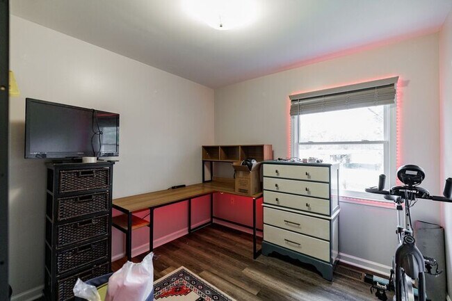 Building Photo - 348 Alberta Dr