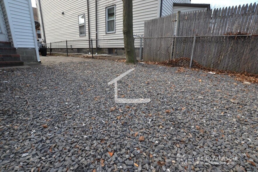 Building Photo - 20 Pratt St