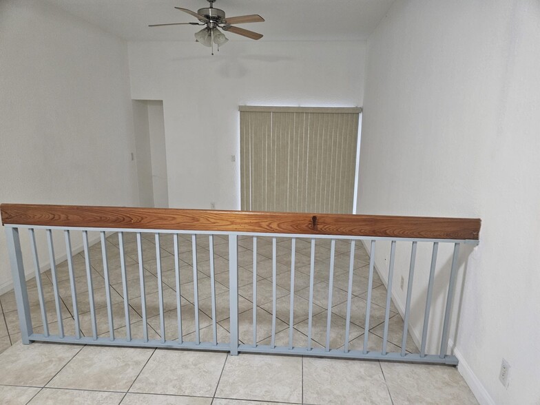 Building Photo - 2542 Riverside Dr
