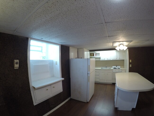 Building Photo - 5439 Baywood St