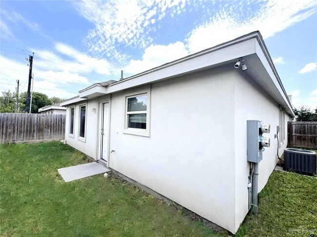 Building Photo - 1304 Alta Vis Dr