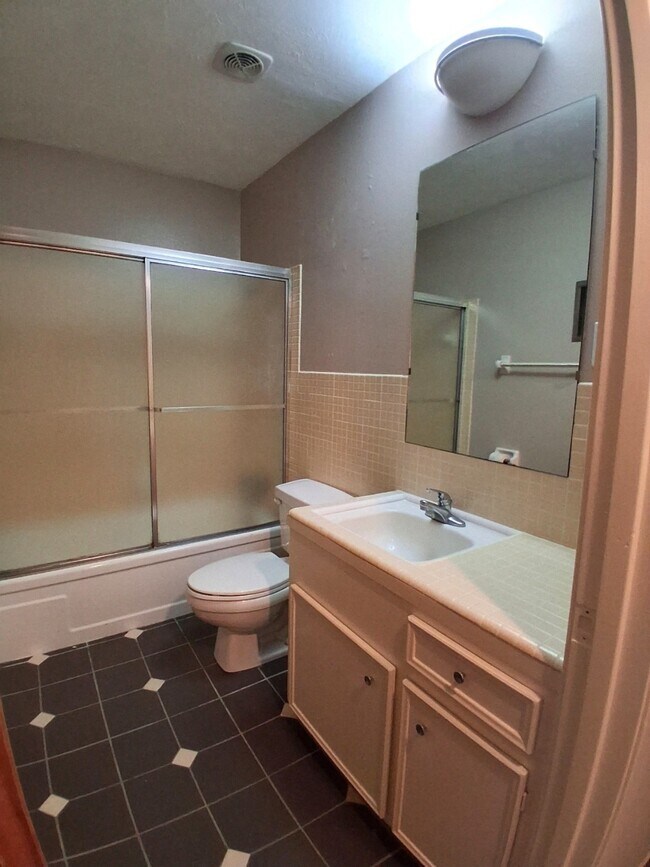 Building Photo - 7205 Beechnut St