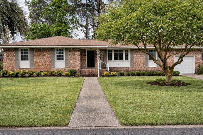 Building Photo - 1395 W Lenevar Dr