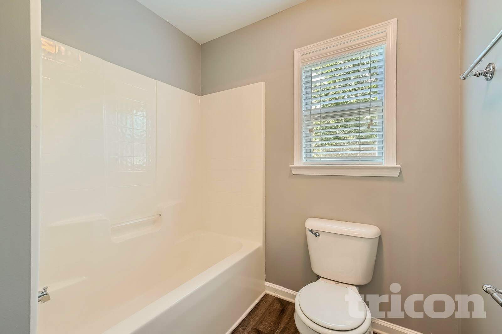 Building Photo - 3605 Long Lake Dr