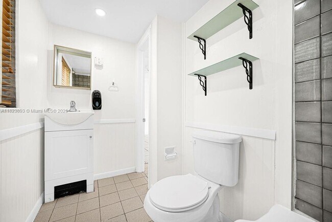 Building Photo - 5960 SW 47th St