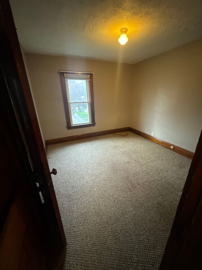 Building Photo - 44 E Brookside Ave