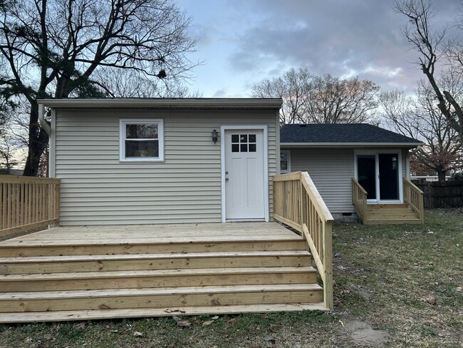 Building Photo - 612 Providence Rd