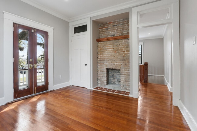 Building Photo - 915 N Carrollton Ave