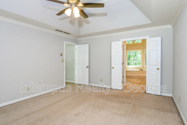 Building Photo - 330 Banyon Brook Point