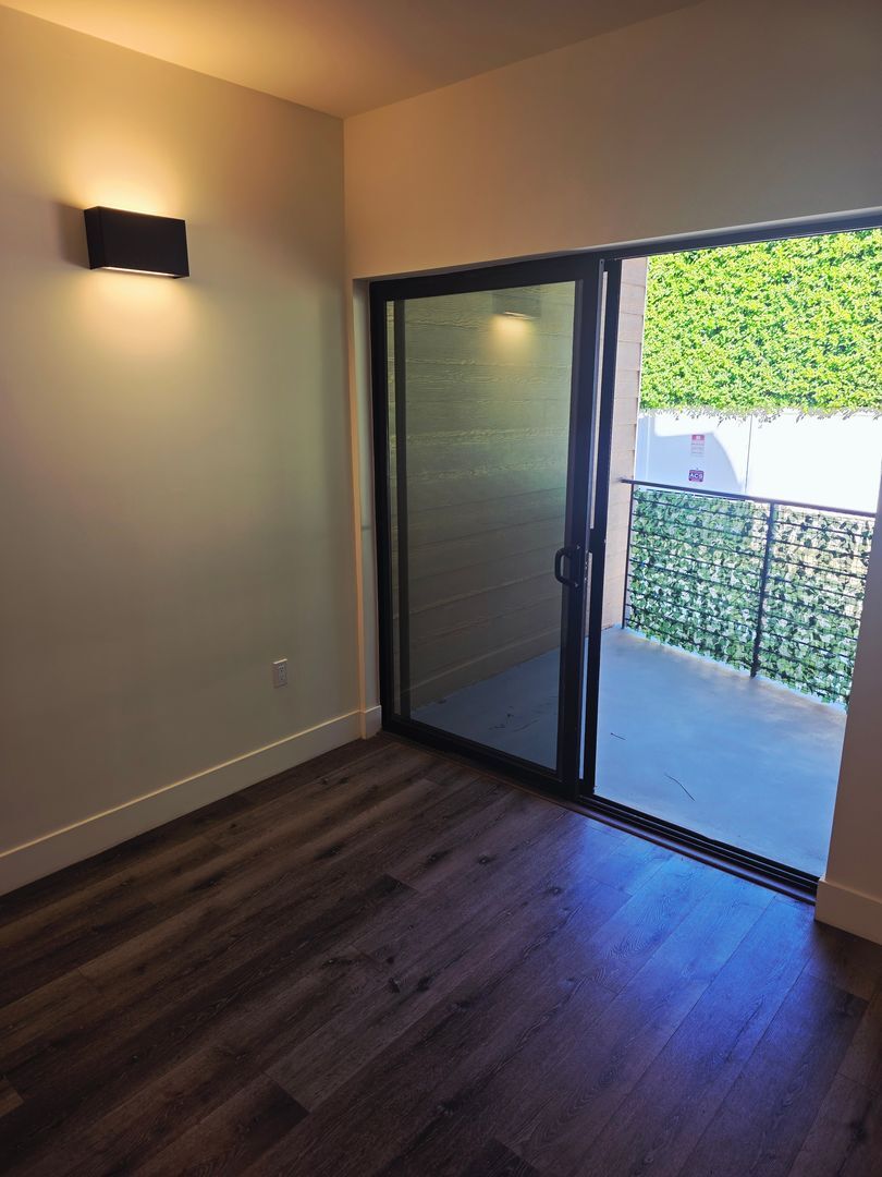 Building Photo - 862 Moraga Dr