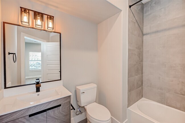 Building Photo - 1718 Hardy St