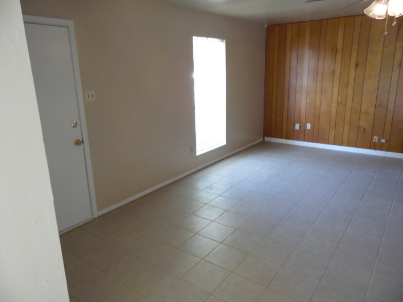 Building Photo - 1708 N Avenue R