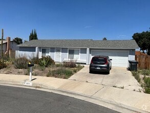 Building Photo - 3 bed 2 bath house New flooring, new kitch...