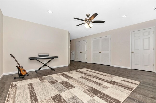 Building Photo - Twin Arch