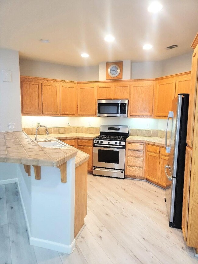 Building Photo - 2162 Golden Gate Dr