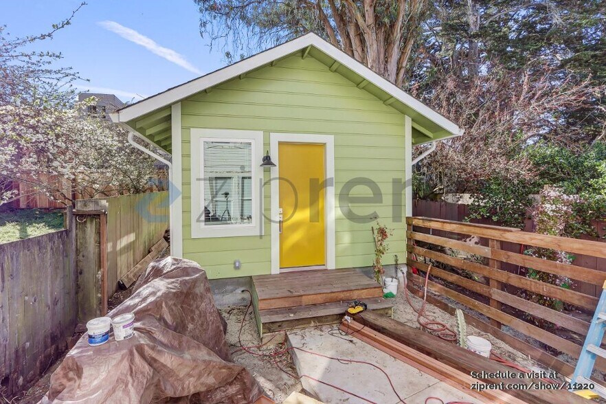 Building Photo - Unit A