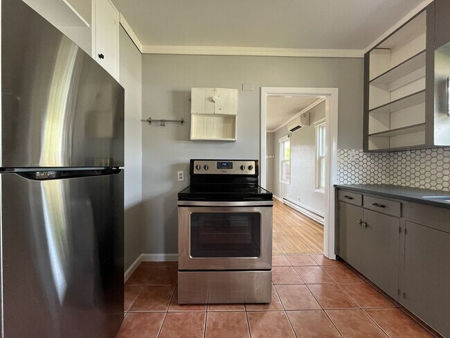 Building Photo - Charming St. Johns Bungalow with Fireplace, Bonus Space & Large Backyard